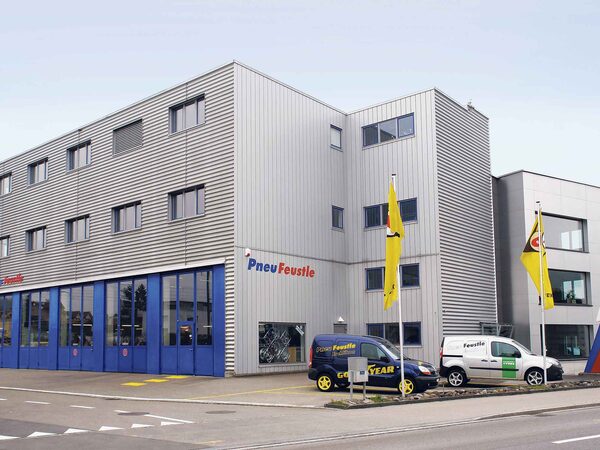 Frontansicht Pneuhaus Feustle Eschlikon